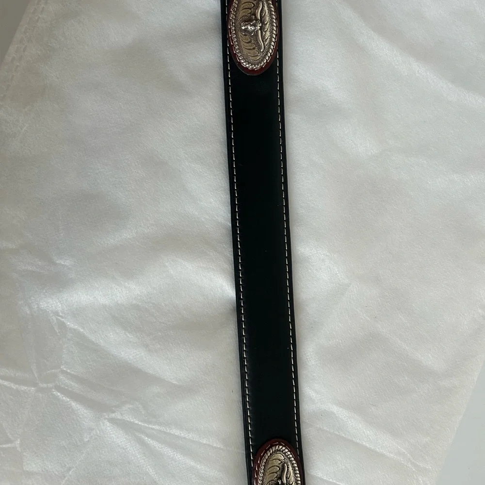 NWT- Boy’s Youth Brown and Black Longhorn Leather Belt with removable buckle. 24